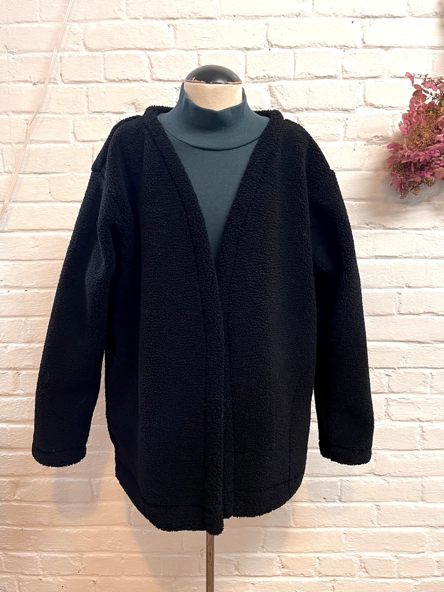 Extra thick sherpa cardigan- Black