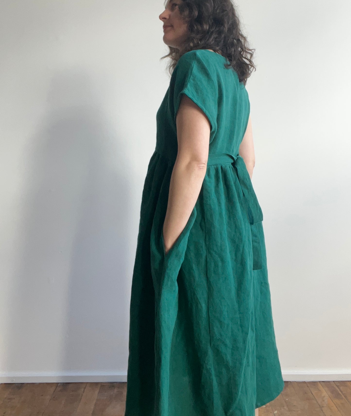 Short sleeve midi dress - emerald linen