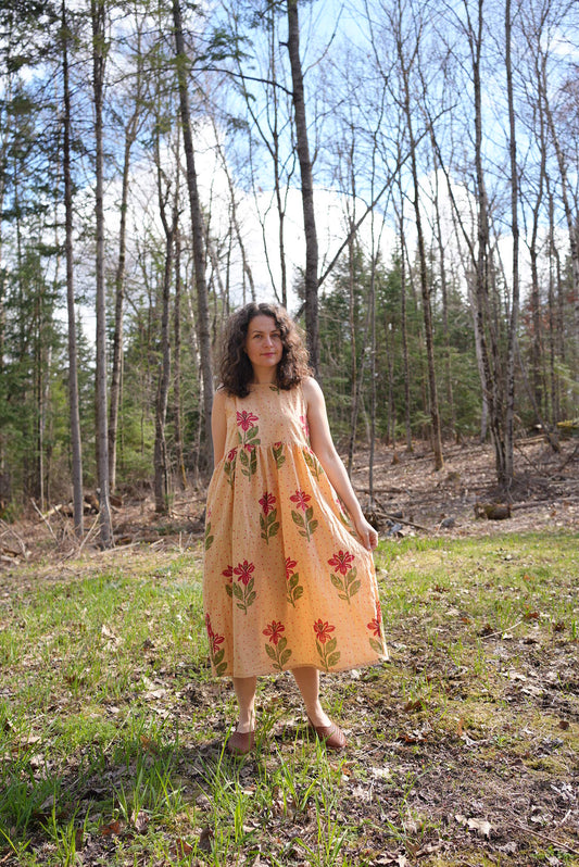 Robe à imprimé bloc de grandes fleurs rouges - Fabriquée sur commande dans TOUTE TAILLE