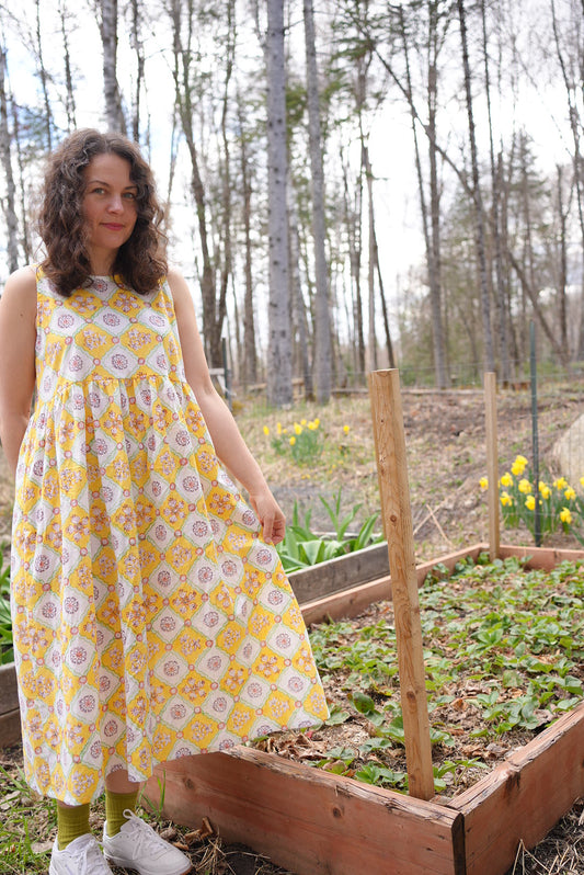 Robe à imprimé jaune soleil - Taille PETIT - Prête à être expédiée