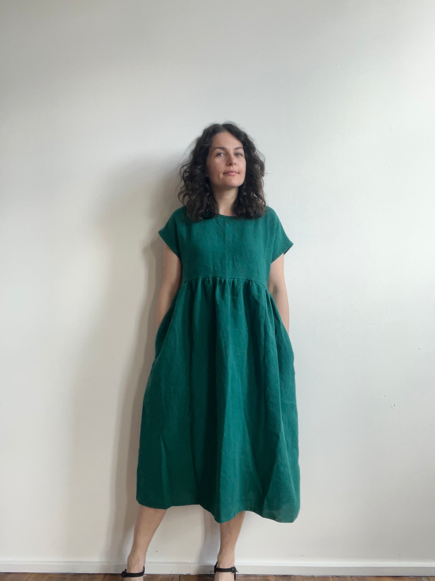 Short sleeve midi dress - emerald linen