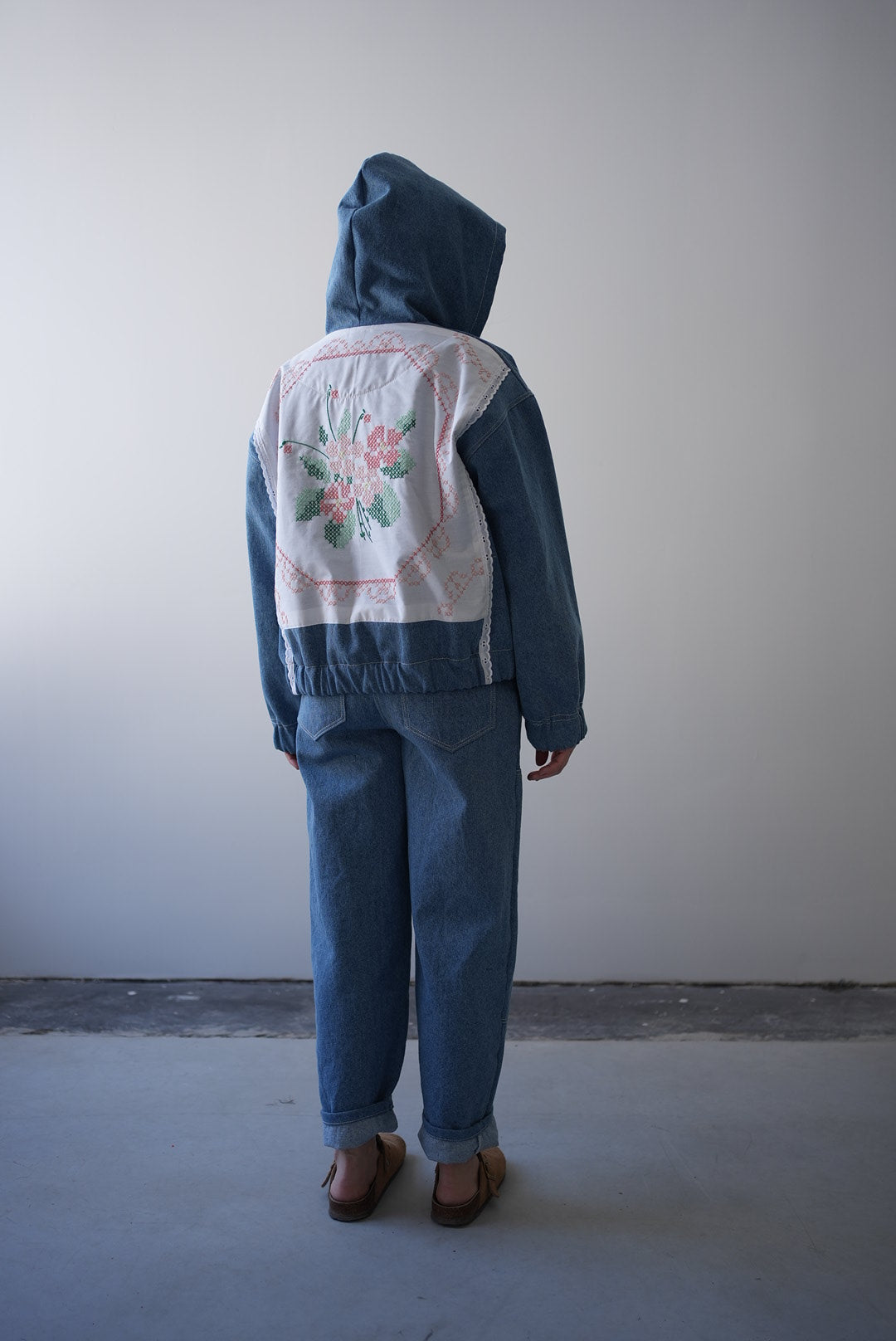 Veste en jean avec broderie - confectionnée sur mesure dans toutes les tailles