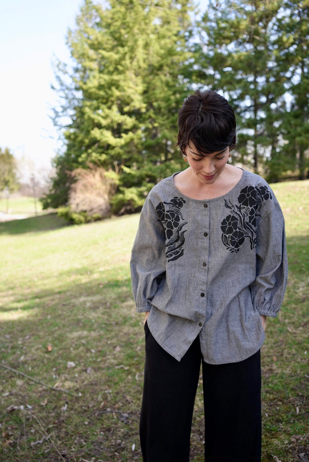 Blouse en coton gris à fleurs - DEUX prêtes à être expédiées en M/L et XL