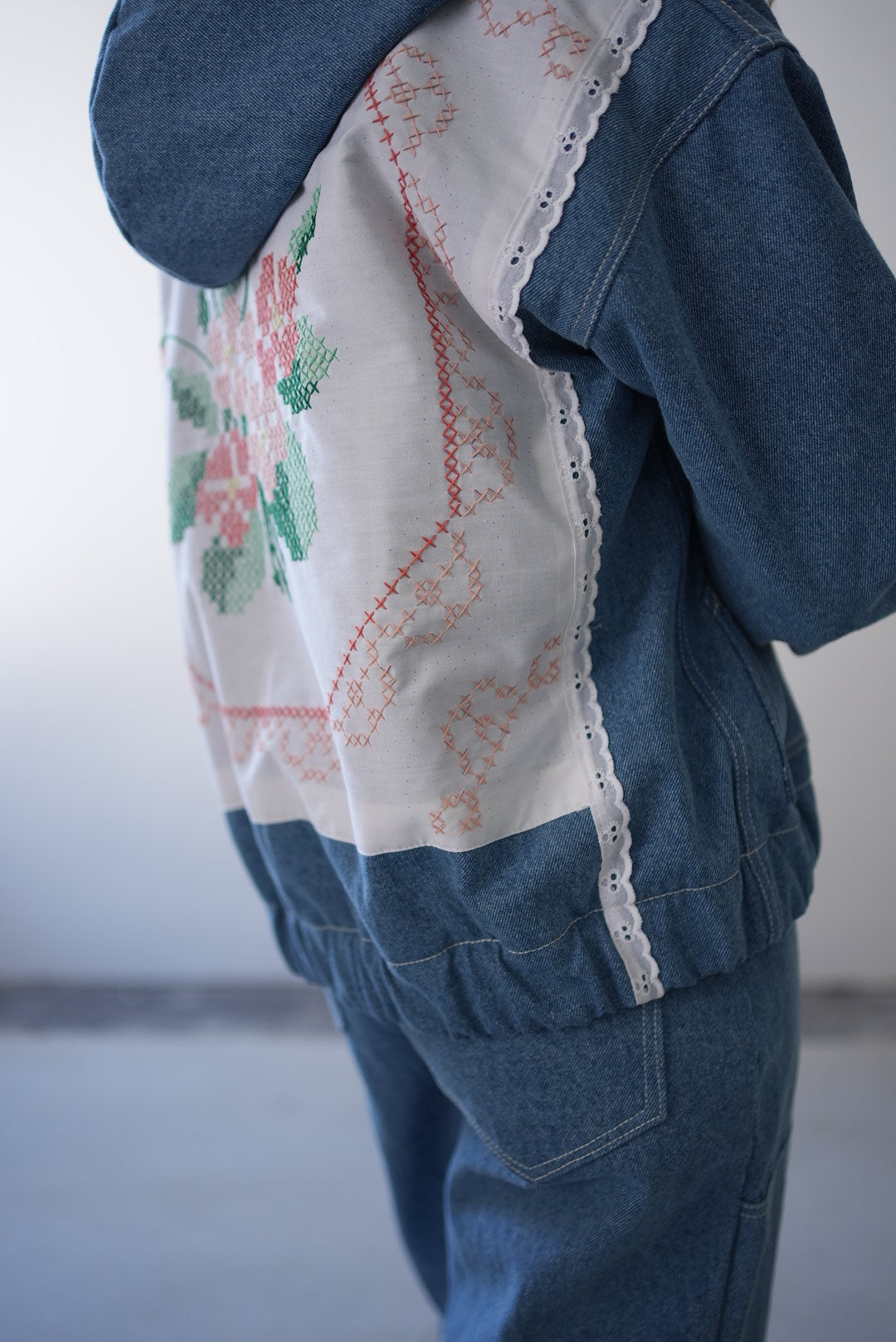 Veste en jean avec broderie - confectionnée sur mesure dans toutes les tailles