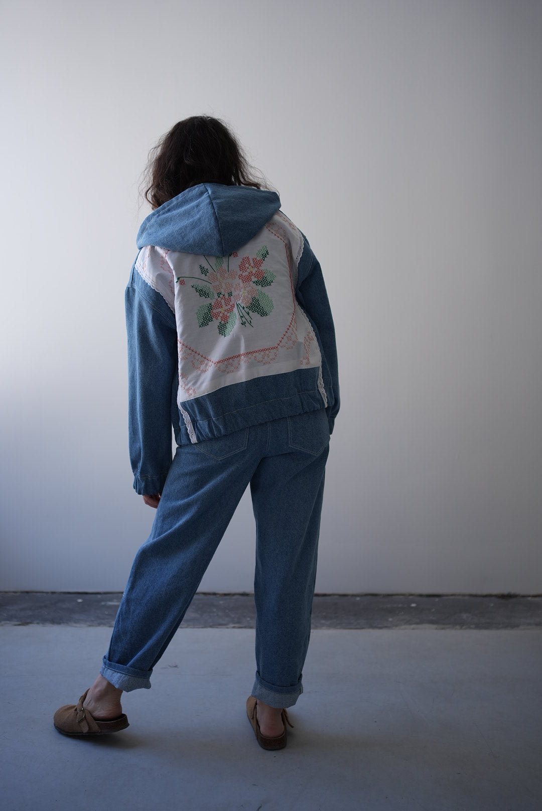 Veste en jean avec broderie - confectionnée sur mesure dans toutes les tailles