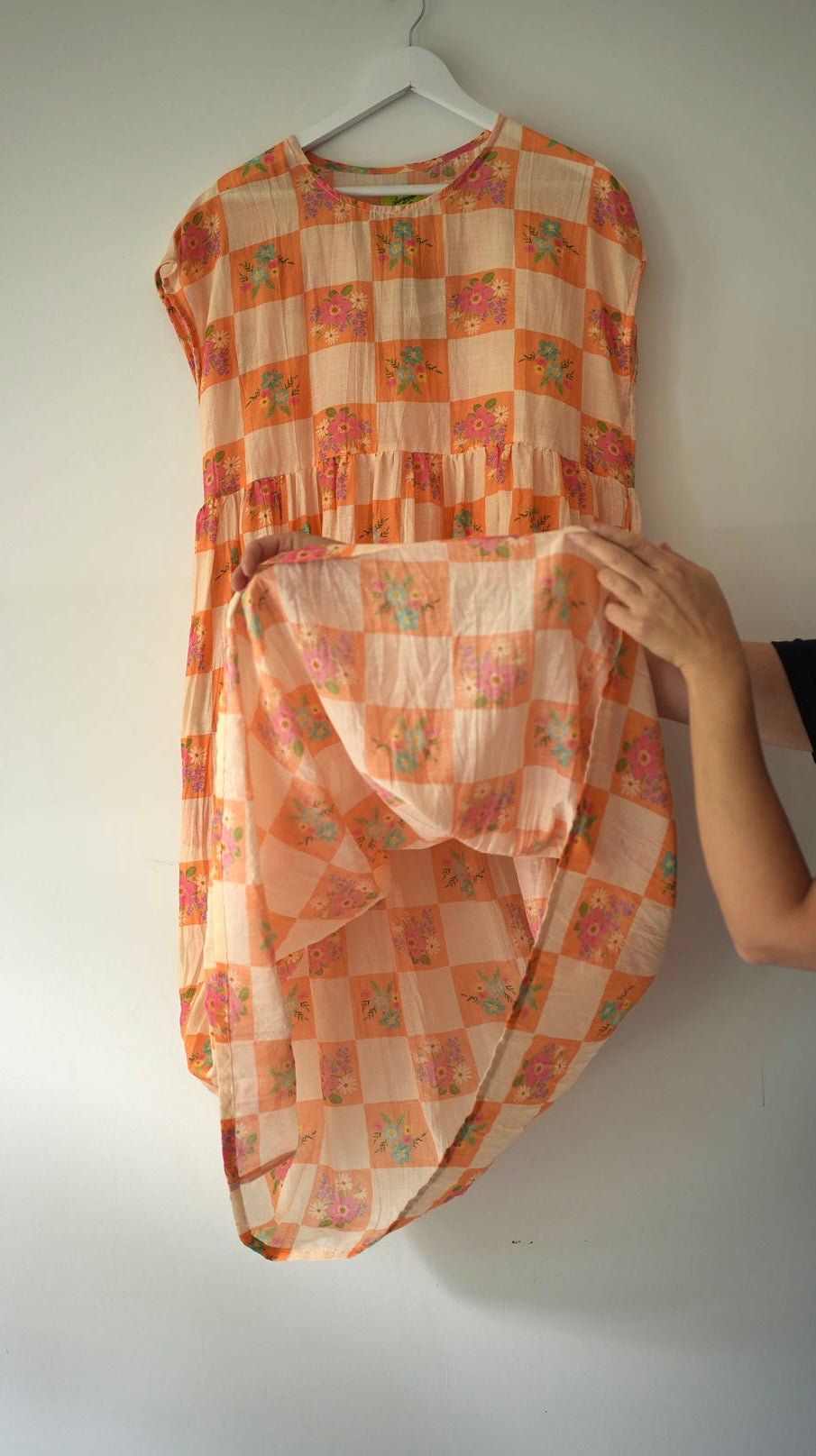 Robe à carreaux orange à motifs floraux, semi-transparente – Taille S/M