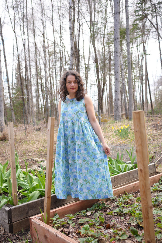 Robe à imprimé floral bleu - Une en taille PETIT, une en taille GRAND