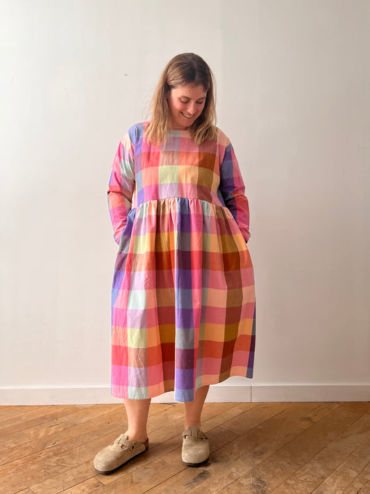 Robe midi à carreaux prismatiques