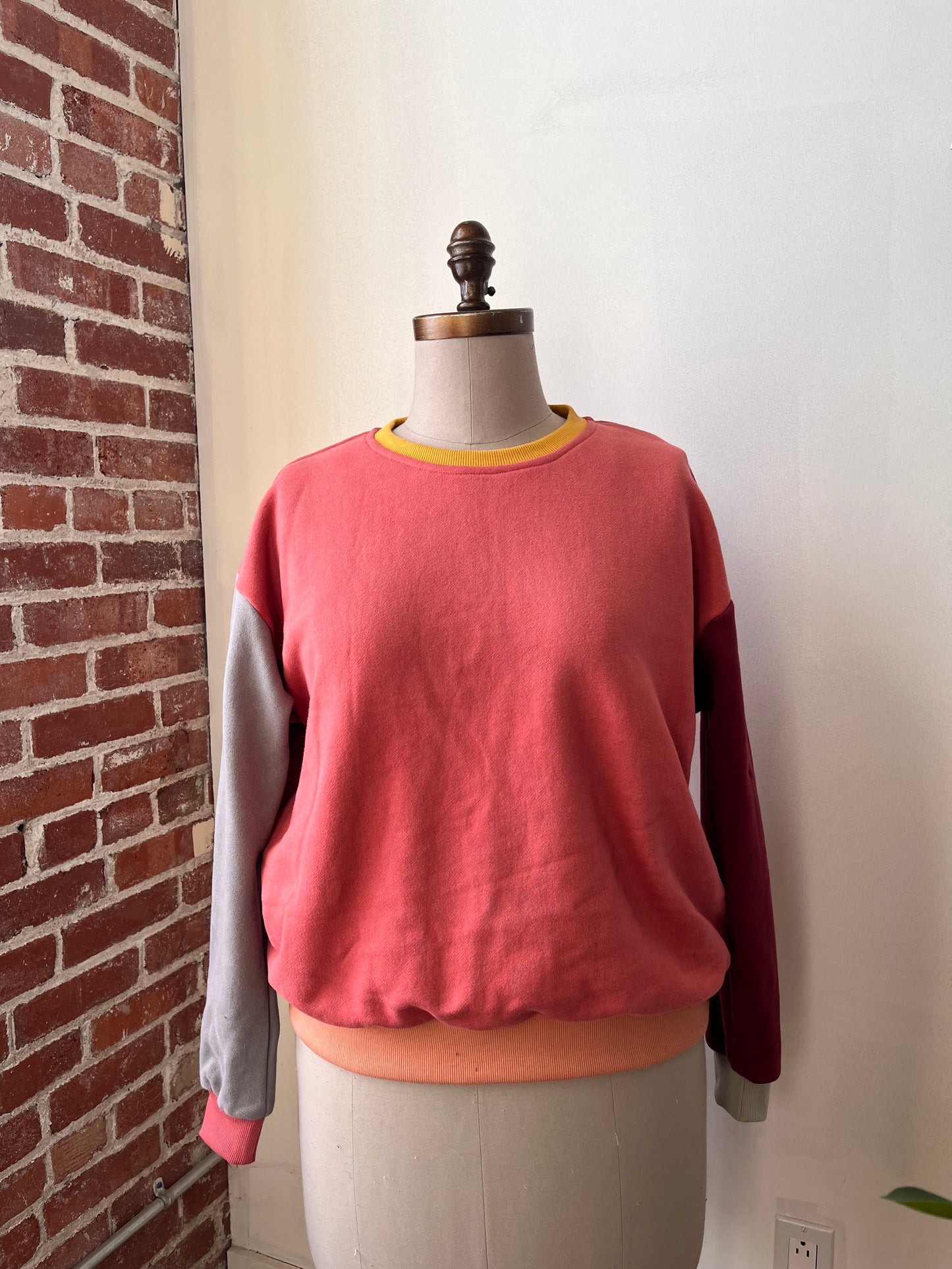 Colorblock sweatshirt A (Size M/L)