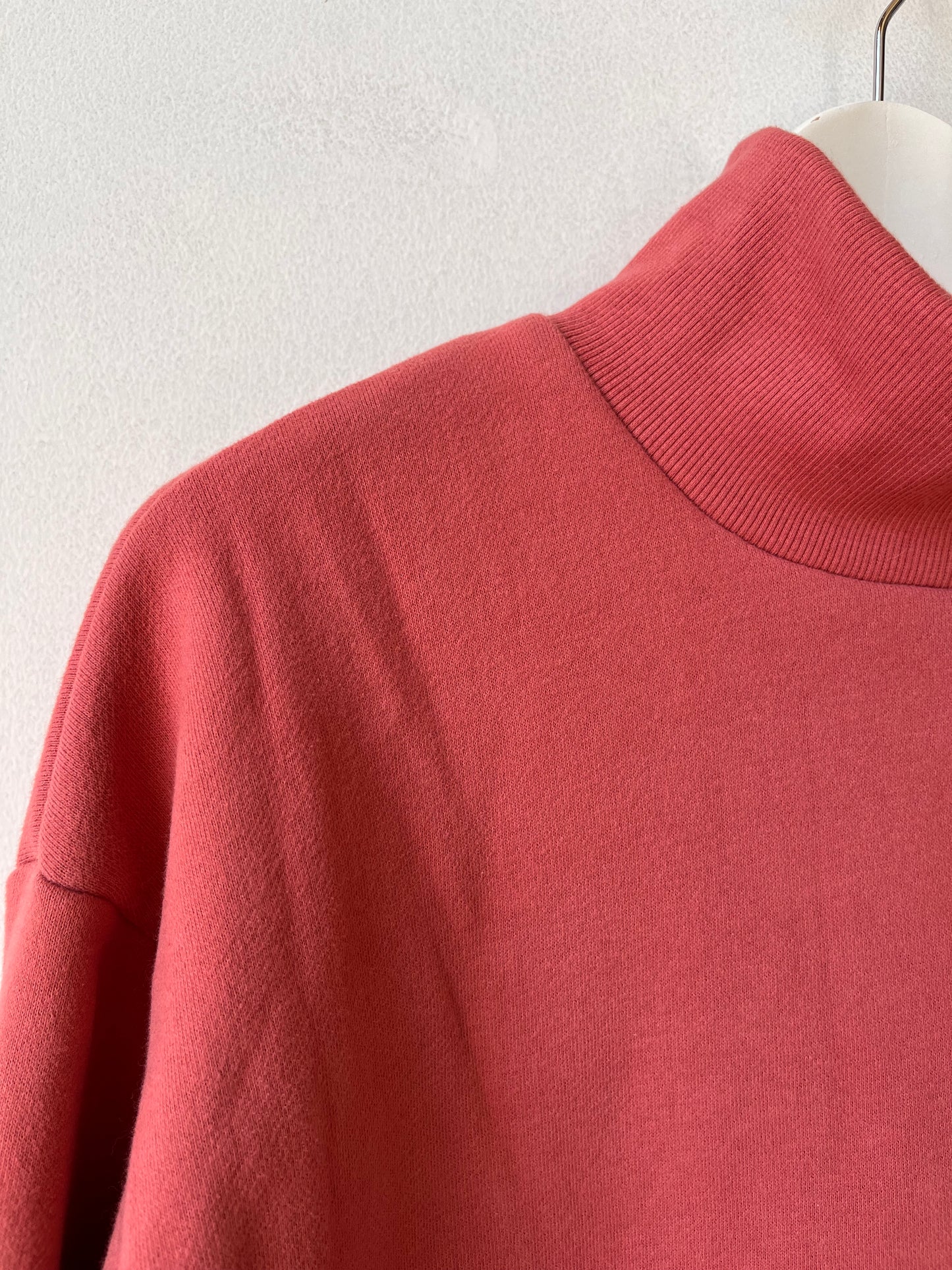 Nuage high neck sweatshirt- raspberry mousse