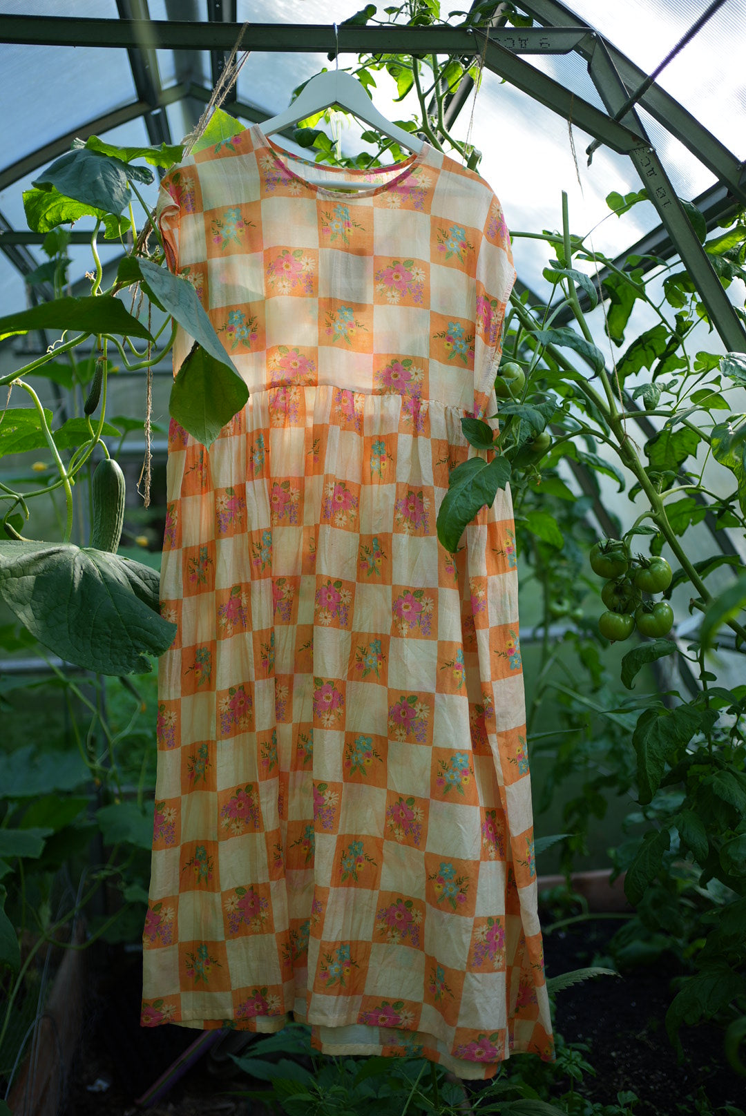 Robe à carreaux orange à motifs floraux, semi-transparente – Taille S/M