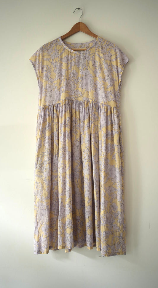 Robe fleurie en coton transparent lilas/beige L-XL