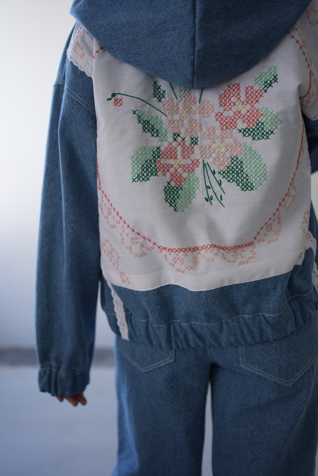 Veste en jean avec broderie - confectionnée sur mesure dans toutes les tailles