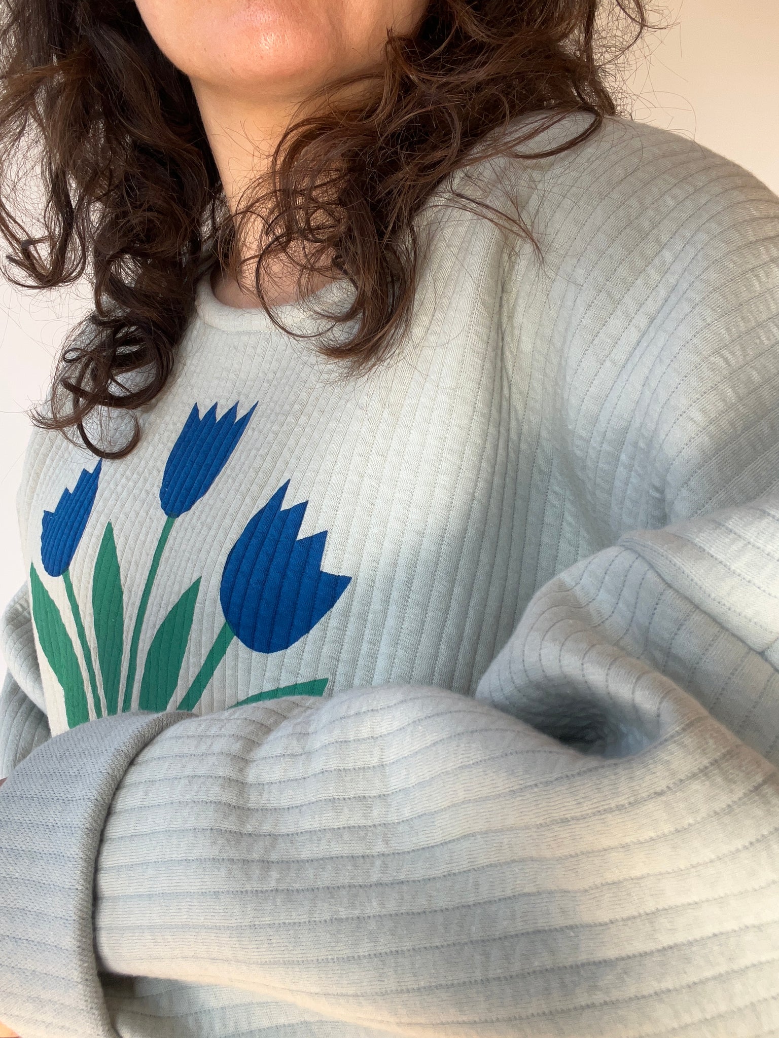 Loose fit tulip sweatshirt- ice blue
